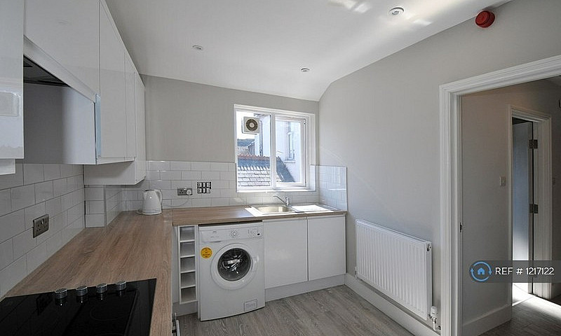 1 Bedroom In Main Ro...