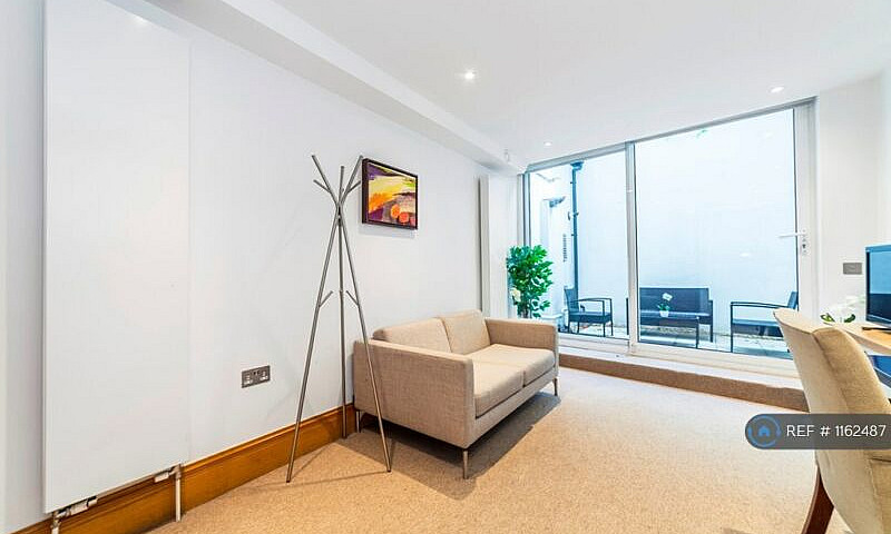 1 Bedroom Flat In Wi...