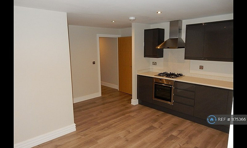 2 Bedroom Flat In Fi...