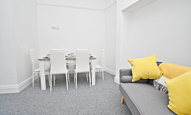 Lancaster 4 Bed Hmo ...