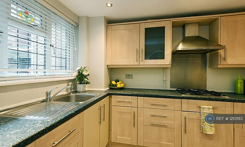 3 Bedroom Flat In We...