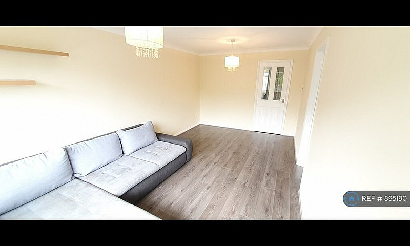 2 Bedroom Flat In Wh...