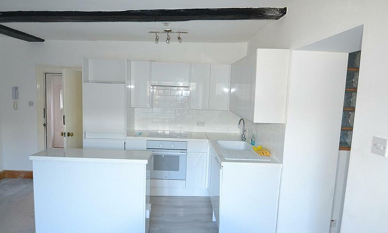 1 Bedroom Flat In 64...