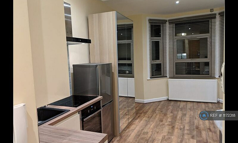 Studio Flat In Deron...