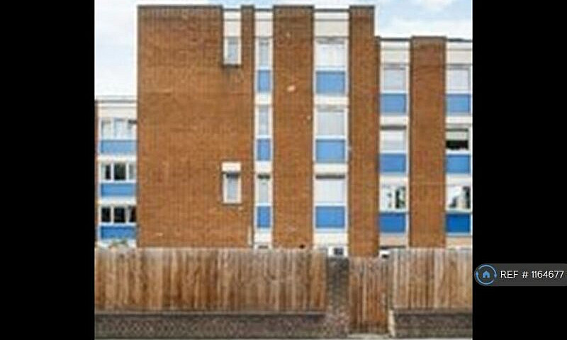 4 Bedroom Flat In Hy...