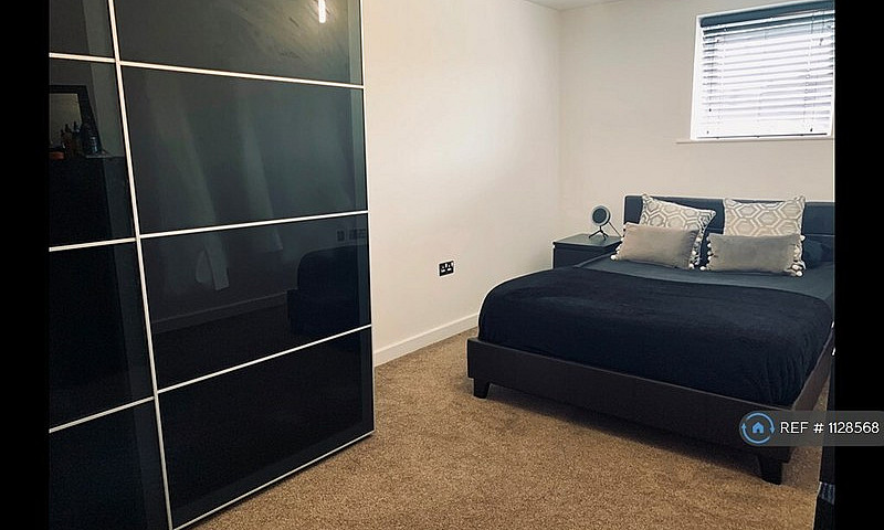 2 Bedroom Flat In Sa...