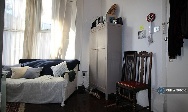 1 Bedroom Flat In Gl...