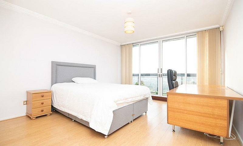 3 Bedroom Flat In We...