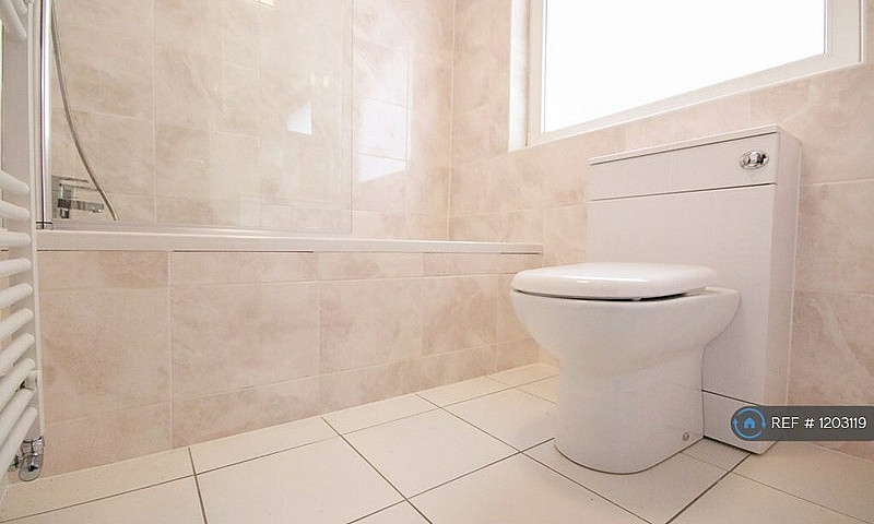 4 Bedroom House In L...