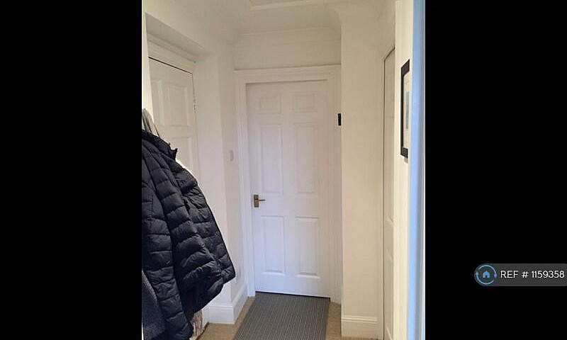 1 Bedroom Flat In To...