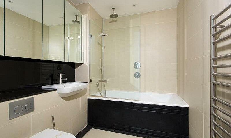 1 Bedroom Flat In St...