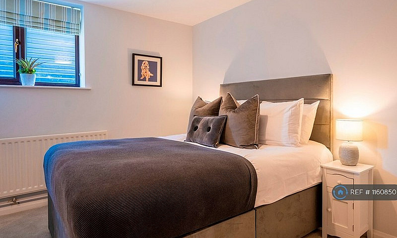 1 Bedroom Flat In Th...