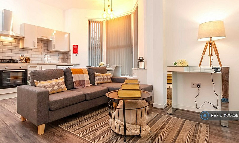 3 Bedroom Flat In Hu...