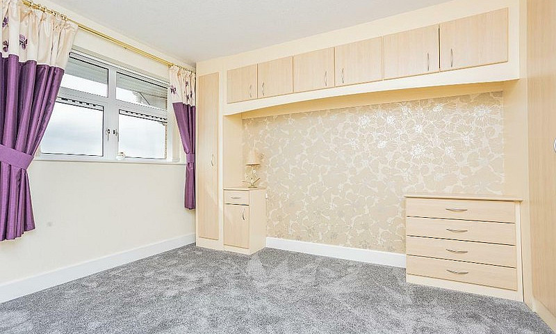 2 Bedroom Flat In Ed...
