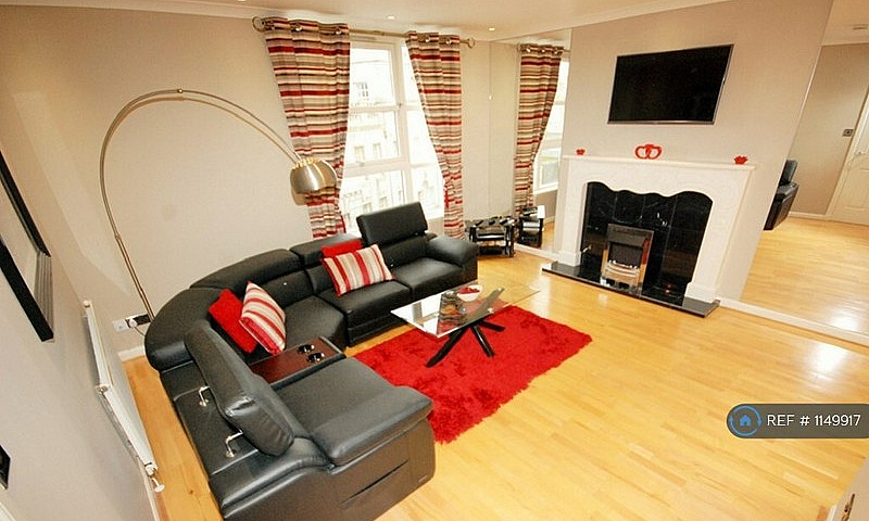 3 Bedroom Flat In Ne...
