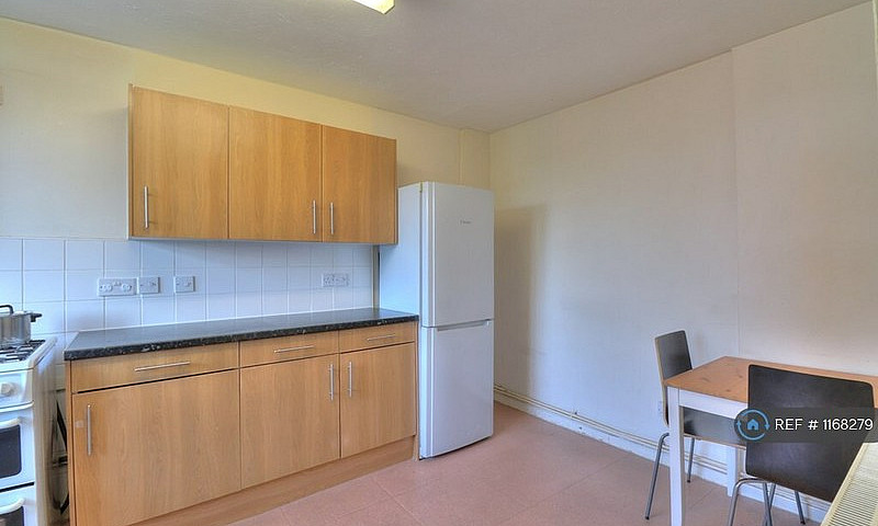 3 Bedroom Flat In Tr...