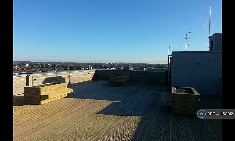 2 Bedroom Flat In Fr...