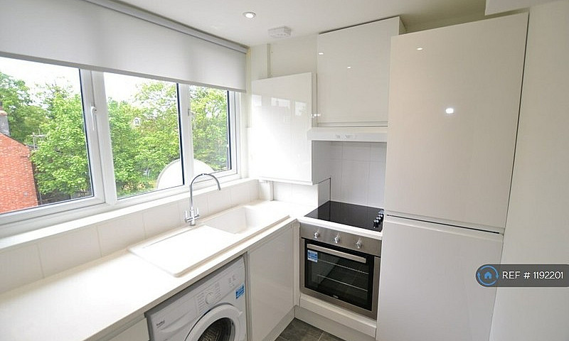 1 Bedroom Flat In Ch...