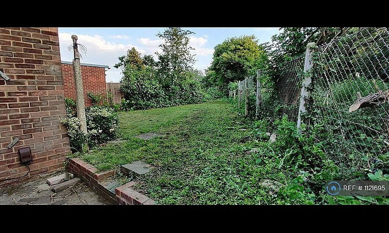 4 Bedroom House In P...