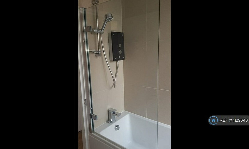 1 Bedroom Flat In He...