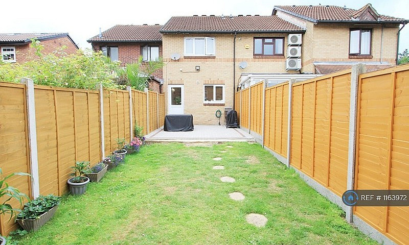 2 Bedroom House In A...