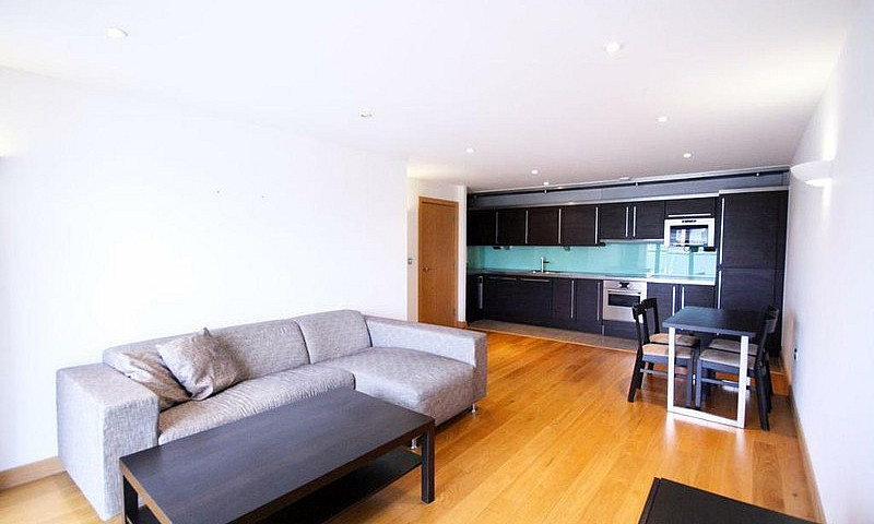2 Bedroom Flat In Te...