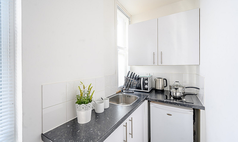 Studio Flat In Hill ...