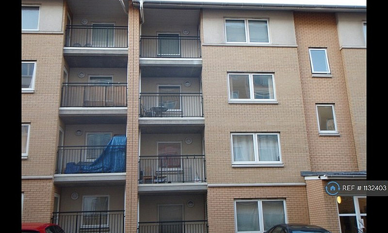 2 Bedroom Flat In Sa...