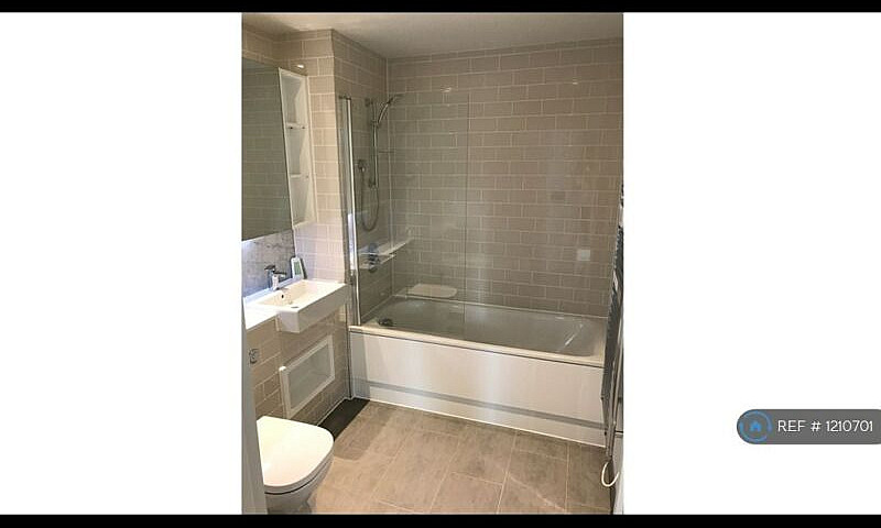 2 Bedroom Flat In Si...