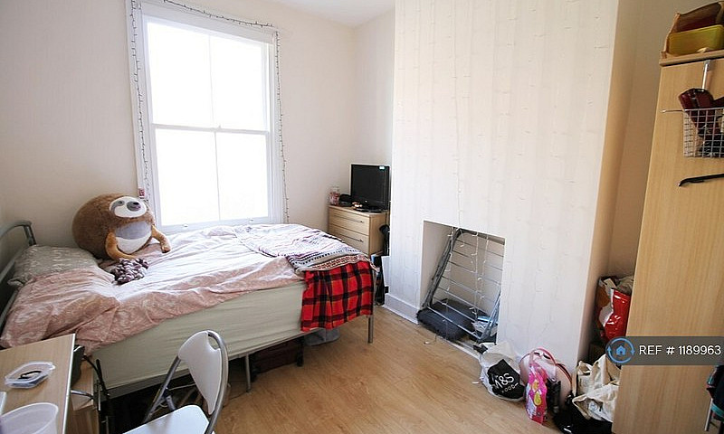 3 Bedroom Flat In Be...
