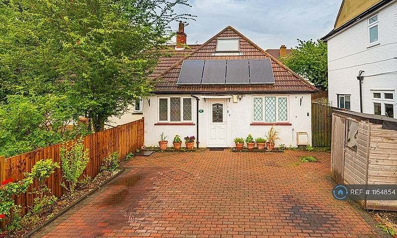 3 Bedroom House In N...