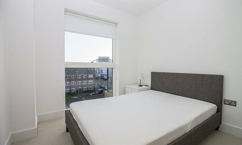 2 Bedroom Flat In Gr...