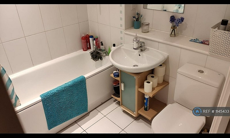 3 Bedroom Flat In Ho...