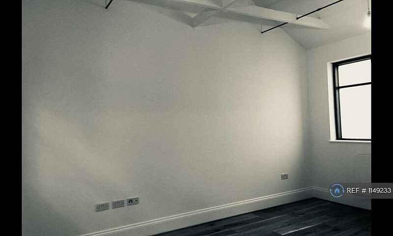 1 Bedroom Flat In Wo...