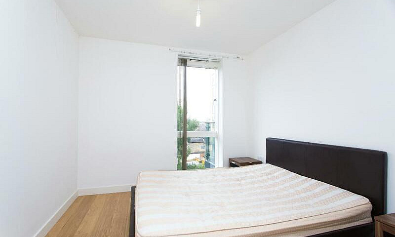 1 Bedroom Flat In Ba...