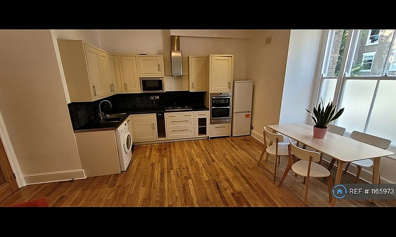 2 Bedroom Flat In Ba...