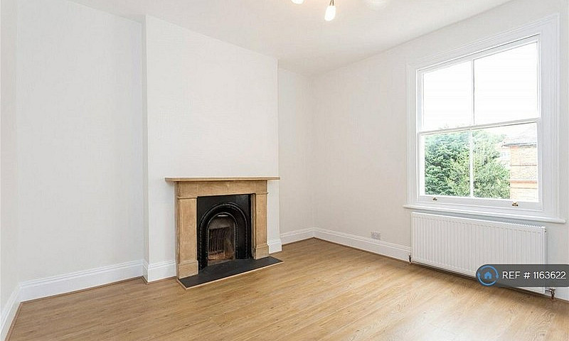 4 Bedroom Flat In Be...