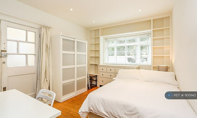 3 Bedroom Flat In We...