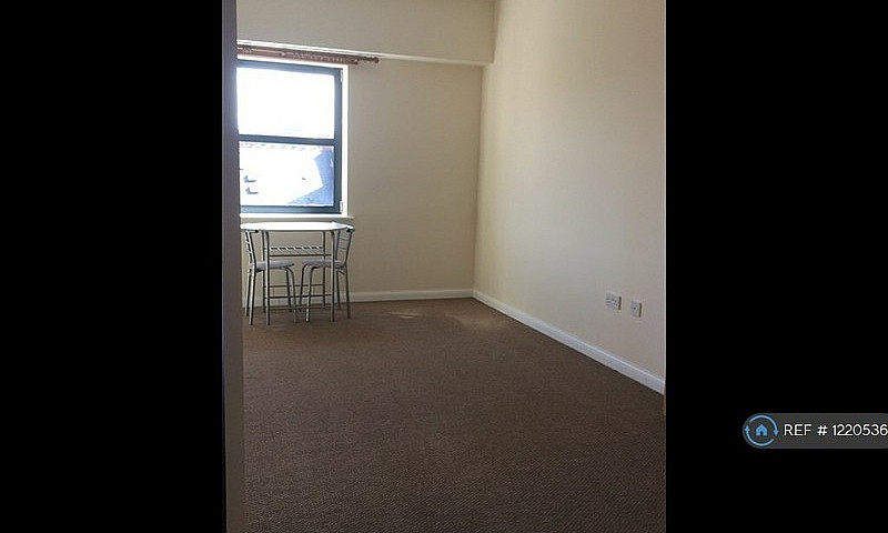 1 Bedroom Flat In Ma...