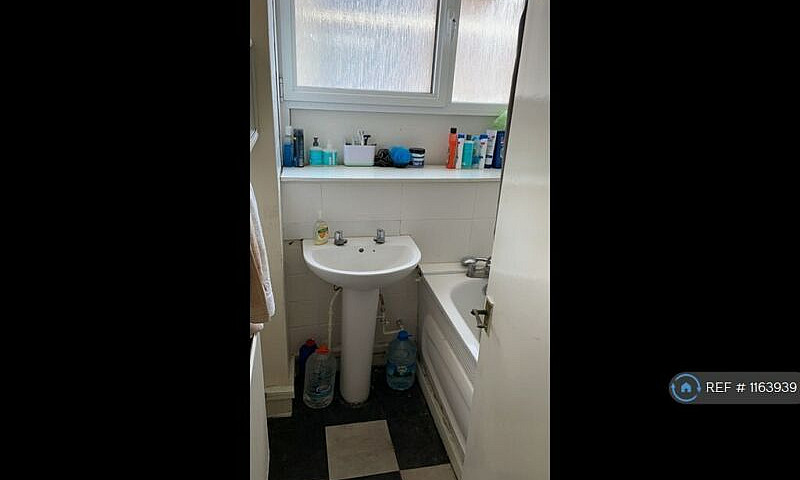 1 Bedroom In Cherbur...