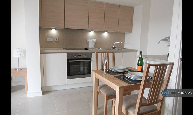 1 Bedroom Flat In He...