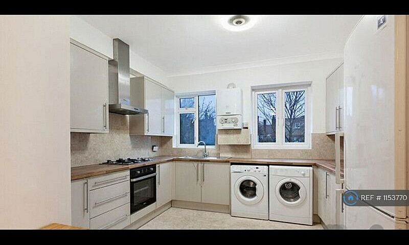 2 Bedroom Flat In No...