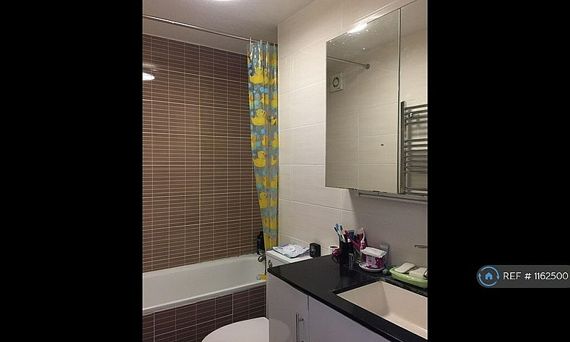 2 Bedroom Flat In Va...