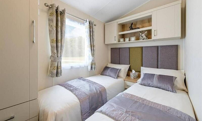 2 Bed Holiday Home I...