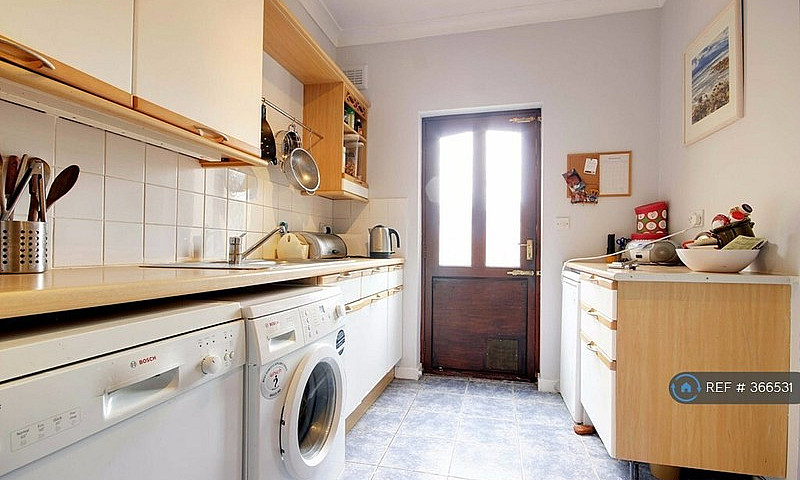 1 Bedroom In Leytons...