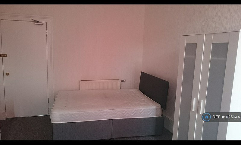 4 Bedroom Flat In Ad...