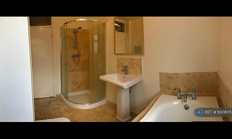 4 Bedroom Flat In St...