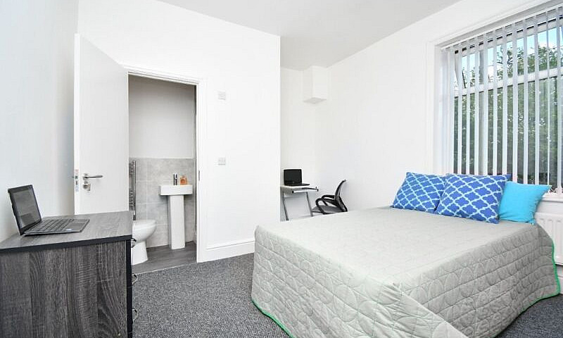 Newly Refurbished 4 ...
