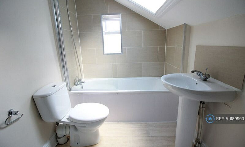 3 Bedroom Flat In Be...