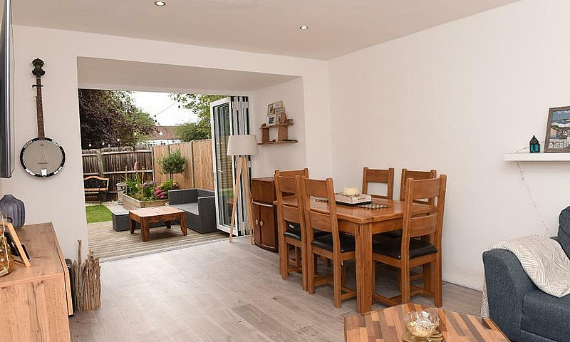 3 Bedroom House In S...